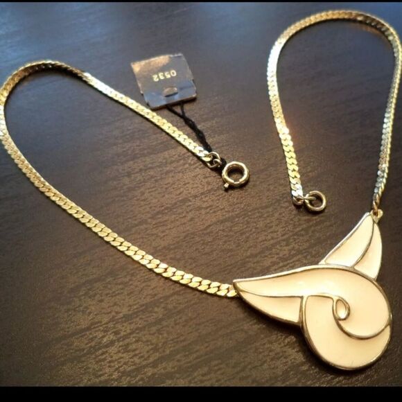 RARE VINTAGE SIGNED TRIFARI ENAMELED 16" NECKLACE NWT NOS EXCELLENT CONDITION - Picture 4 of 9